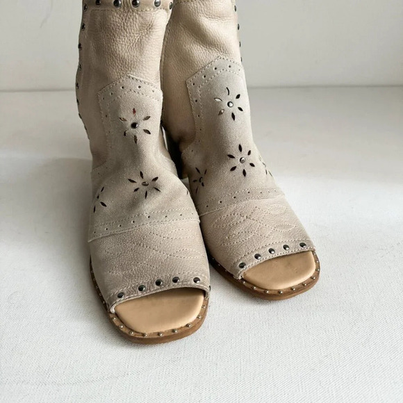 Sbicca Vintage Collection Suede Leather Light Beige Studded Slides 10 - Picture 3 of 13